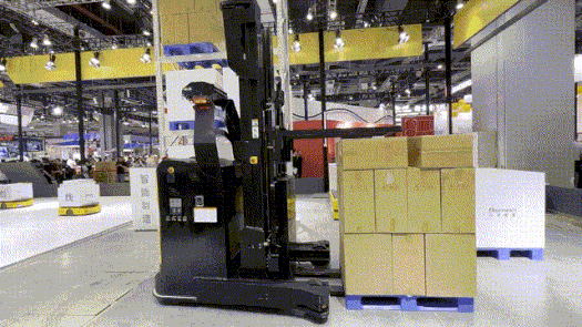 ���豧�л����ĸ�λǰ�Ʋ泵AMR.gif